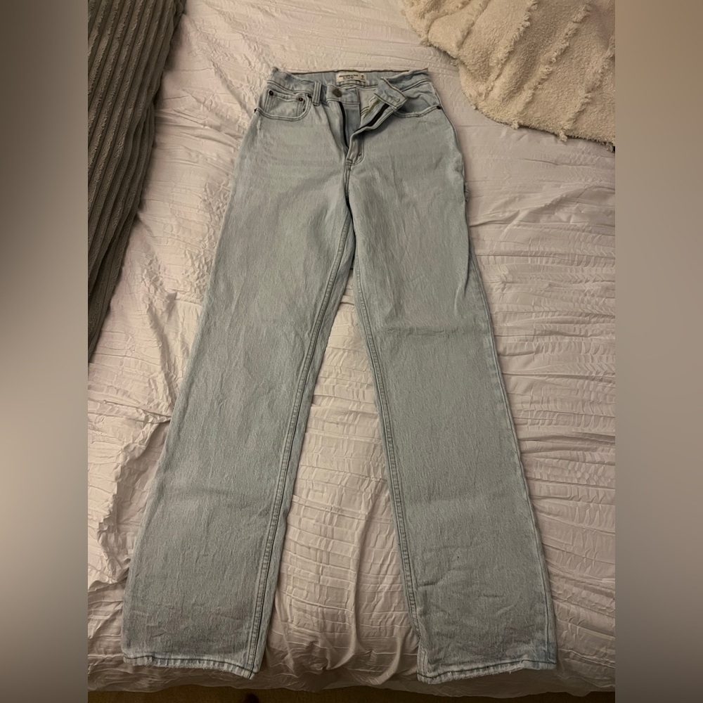 Abercrombie & Fitch Ultra High Rise 90s Straight Jeans